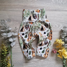 Load image into Gallery viewer, Cycling Winnie shorts - Sunshine and Raebows