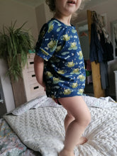 Load image into Gallery viewer, The boxy Tee - Sunshine and Raebows