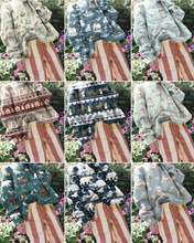 Load image into Gallery viewer, Winter prints Oversized sweater/hoodie