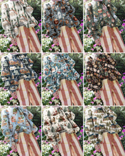 Load image into Gallery viewer, Christmas prints Oversized sweater/hoodie