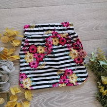 Load image into Gallery viewer, premade pocket skirt 5yrs SALE - Sunshine and Raebows
