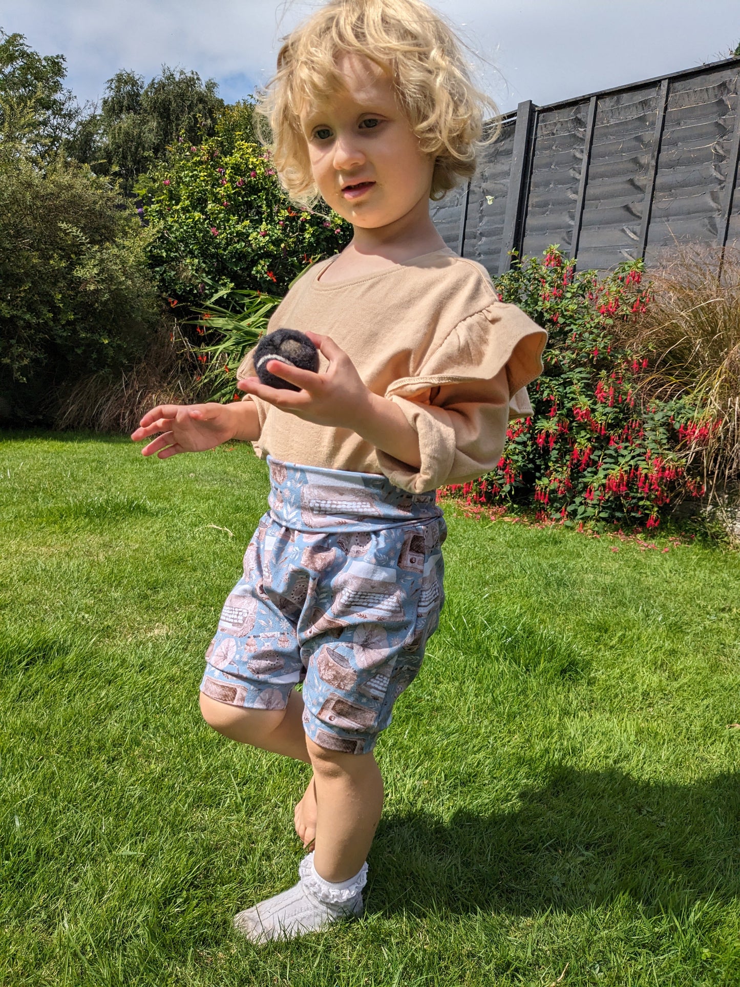 Willow pants/shorts - Sunshine and Raebows