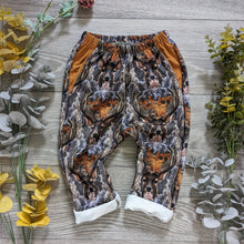 Load image into Gallery viewer, Vintage pants - Sunshine and Raebows
