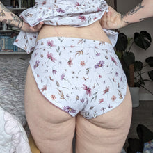 Load image into Gallery viewer, Adult knickers - Sunshine and Raebows
