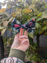 Load image into Gallery viewer, Hair bows on crocodile clips - Sunshine and Raebows
