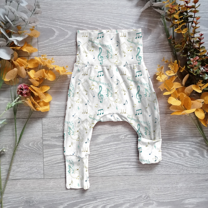 Music notes Willow pants/shorts (gusset and gussetless) - Sunshine and Raebows