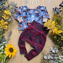 Load image into Gallery viewer, Christmas prints Oversized Ozzie tee
