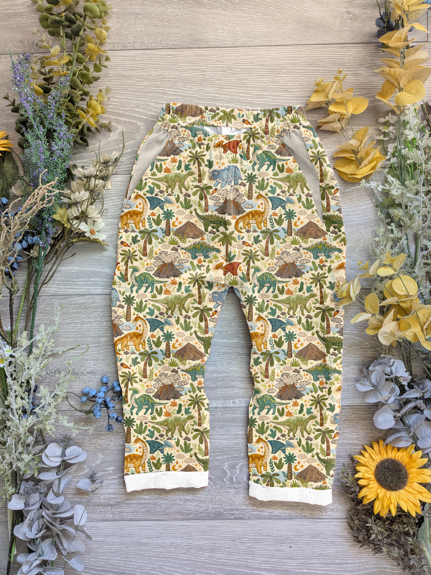 Dinoland Vintage trousers with elastic in band - Sunshine and Raebows