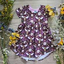 Load image into Gallery viewer, In stock - buzzing around jersey - Sunshine and Raebows
