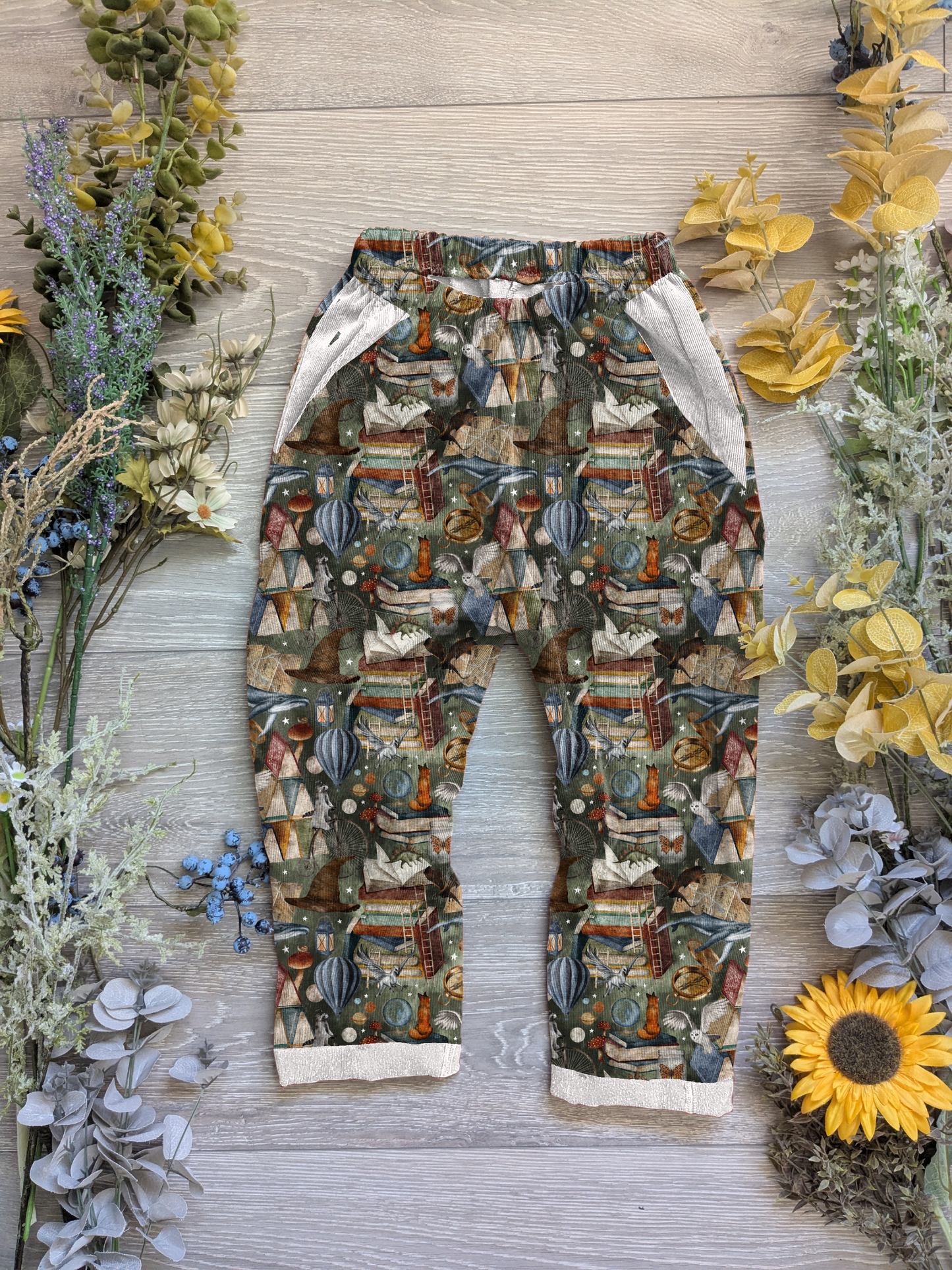 The world of imagination Vintage trousers with elastic in band - Sunshine and Raebows